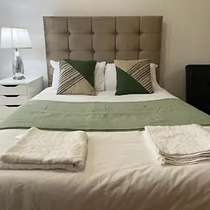 Ensuite With Kitchen Ext Large With Balcony In Zone 2 Apartamento Londres