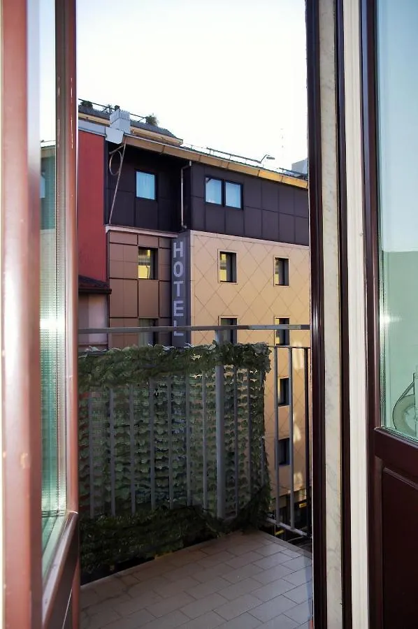 Incantevole Appartamento De Angeli Milan Apartment